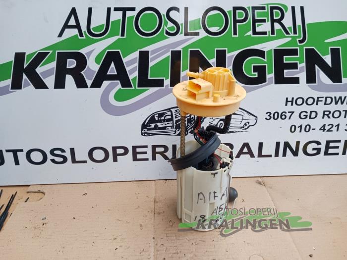 Benzinepomp van een Alfa Romeo 156 (932) 1.8 Twin Spark 16V 2000