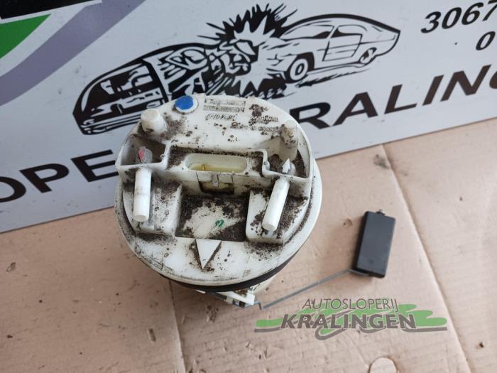 Benzinepomp van een Fiat Punto I (176) 60 1.2 i.e. Selecta 1996