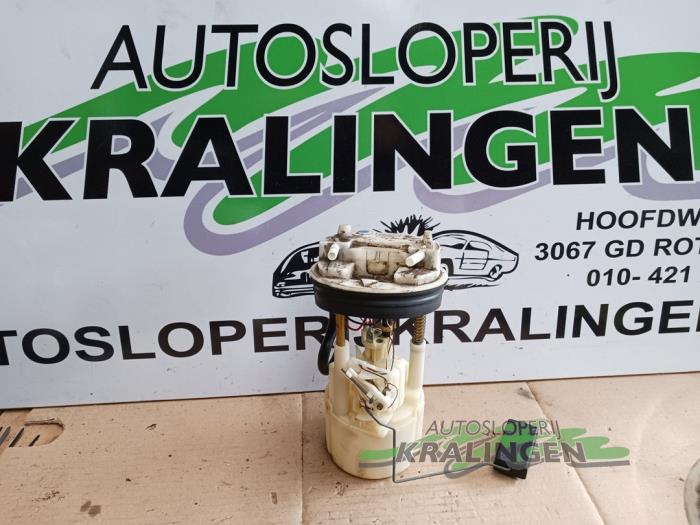 Gebruikte Benzinepomp Fiat Punto I (176) 60 1.2 i.e. Selecta Prijs € 24,99 Margeregeling aangeboden door Autosloperij Kralingen B.V.