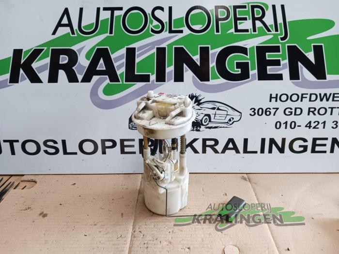 Gebruikte Benzinepomp Fiat Punto I (176) 60 1.2 i.e. Selecta Prijs € 24,99 Margeregeling aangeboden door Autosloperij Kralingen B.V.