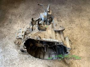 Gebruikte Versnellingsbak Renault Koleos I 2.5 16V Prijs € 249,99 Margeregeling aangeboden door Autosloperij Kralingen B.V.