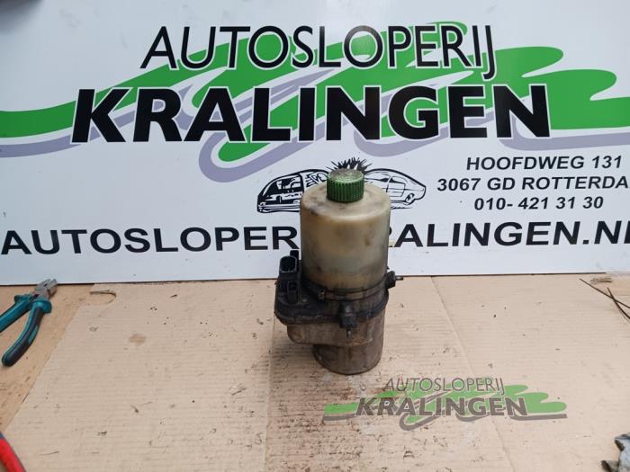 Gebruikte Pomp Servo Volkswagen Polo IV (9N1/2/3) 1.4 TDI 80 Prijs € 99,99 Margeregeling aangeboden door Autosloperij Kralingen B.V.