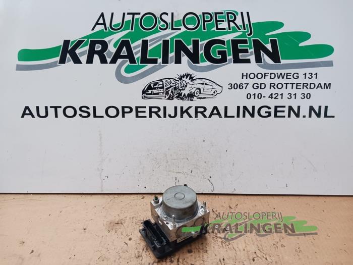 Gebruikte ABS Pomp Renault Clio III (BR/CR) 1.5 dCi FAP Prijs € 9,98 Margeregeling aangeboden door Autosloperij Kralingen B.V.