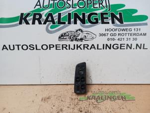 Gebruikte Elektrisch Raam Schakelaar Honda CRX (EG/EH) 1.6 VTi 16V Prijs € 59,99 Margeregeling aangeboden door Autosloperij Kralingen B.V.