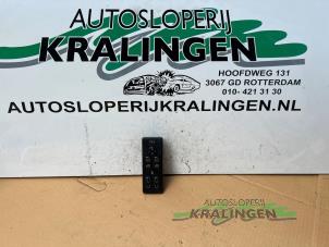 Gebruikte Schakelaar Elektrisch Raam Mercedes V (638.2) V-220 2.2 CDI 16V Prijs € 49,99 Margeregeling aangeboden door Autosloperij Kralingen B.V.