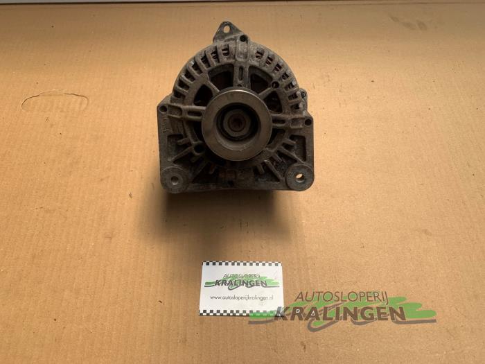 Gebruikte Dynamo Renault Scénic II (JM) 1.6 16V Prijs € 39,98 Margeregeling aangeboden door Autosloperij Kralingen B.V.