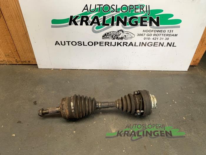 Gebruikte Steekas links-voor Mercedes V (638.2) V-220 2.2 CDI 16V Prijs € 39,99 Margeregeling aangeboden door Autosloperij Kralingen B.V.