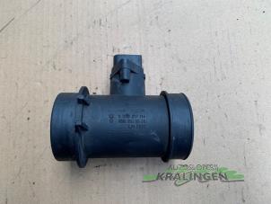 Gebruikte Luchtmassameter Mercedes V (638.2) V-220 2.2 CDI 16V Prijs € 29,95 Margeregeling aangeboden door Autosloperij Kralingen B.V.