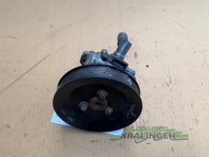 Gebruikte Pomp Servo Mercedes V (638.2) V-220 2.2 CDI 16V Prijs € 49,99 Margeregeling aangeboden door Autosloperij Kralingen B.V.