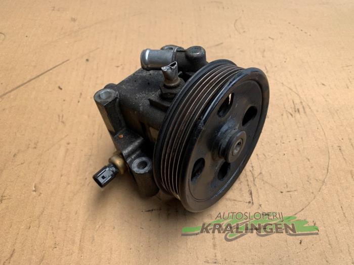 Stuurbekrachtiging Pomp van een Ford Focus 1 Wagon 1.4 16V 2002