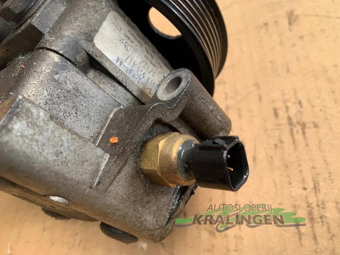 Stuurbekrachtiging Pomp van een Ford Focus 1 Wagon 1.4 16V 2002