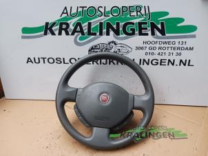 Gebruikte Stuurwiel Fiat Panda (169) 1.2, Classic Prijs € 99,99 Margeregeling aangeboden door Autosloperij Kralingen B.V.