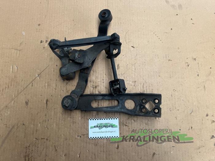 Gebruikte Schakelmechaniek Opel Astra H SW (L35) 1.6 16V Twinport Prijs op aanvraag aangeboden door Autosloperij Kralingen B.V.