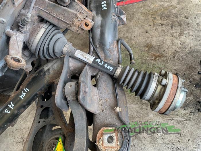 Gebruikte Aandrijfas links-voor Audi A3 Sportback (8PA) 2.0 TFSI 16V Quattro Prijs op aanvraag aangeboden door Autosloperij Kralingen B.V.