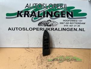 Gebruikte Raam schakelaar elektrisch Mitsubishi Lancer Wagon (CS/CT) 1.6 16V Prijs € 24,99 Margeregeling aangeboden door Autosloperij Kralingen B.V.
