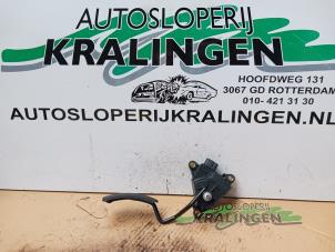 Gebruikte Gaspedaalpositie Sensor Renault Clio III (BR/CR) 1.2 16V 75 Prijs € 24,99 Margeregeling aangeboden door Autosloperij Kralingen B.V.