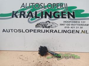 Gebruikte Ruitenwis Schakelaar Daihatsu Cuore (L251/271/276) 1.0 12V DVVT Prijs € 4,99 Margeregeling aangeboden door Autosloperij Kralingen B.V.