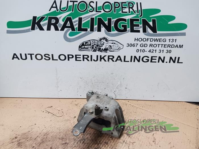 Gebruikte Motorrubber Volkswagen Bora (1J2) 1.9 TDI 130 Prijs € 34,99 Margeregeling aangeboden door Autosloperij Kralingen B.V.