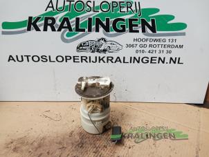 Gebruikte Benzinepomp Renault Clio II (BB/CB) 1.4 16V Prijs € 19,99 Margeregeling aangeboden door Autosloperij Kralingen B.V.