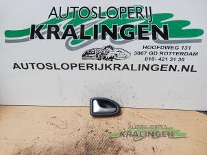 Gebruikte Handgreep Renault Clio II (BB/CB) 1.4 16V Prijs € 14,99 Margeregeling aangeboden door Autosloperij Kralingen B.V.