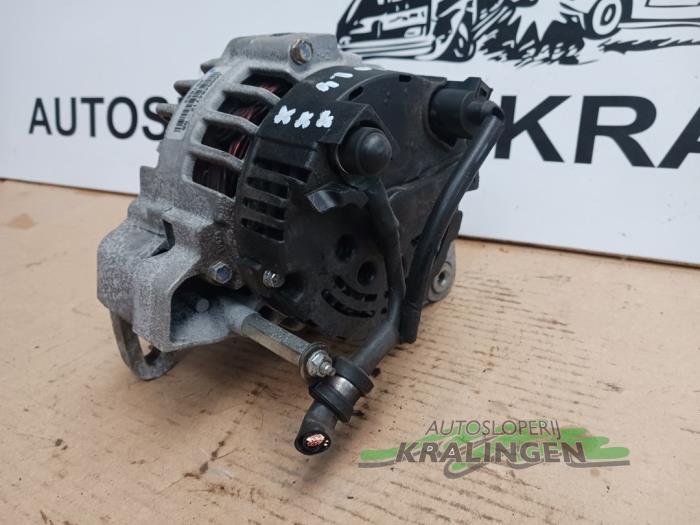 Alternator van een Volkswagen Polo IV (9N1/2/3) 1.4 16V 2002