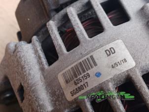 Alternator van een Volkswagen Polo IV (9N1/2/3) 1.4 16V 2002