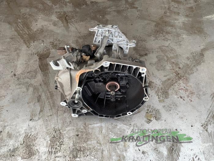 Gebruikte Versnellingsbak Fiat Grande Punto (199) 1.3 JTD Multijet 16V 85 Actual Prijs € 99,99 Margeregeling aangeboden door Autosloperij Kralingen B.V.