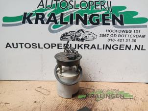 Gebruikte Tank element Pomp Mercedes Vito (638.0) 2.3 110D Prijs € 34,99 Margeregeling aangeboden door Autosloperij Kralingen B.V.