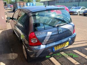 Gebruikte Achterklep Renault Clio II (BB/CB) 1.2 16V Prijs € 49,99 Margeregeling aangeboden door Autosloperij Kralingen B.V.