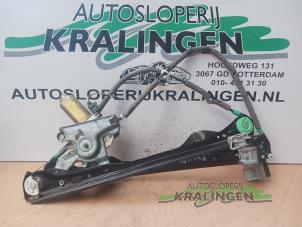 Gebruikte Raammechaniek 2Deurs rechts-voor Ford Focus 1 1.6 16V Prijs € 24,99 Margeregeling aangeboden door Autosloperij Kralingen B.V.