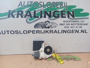 Gebruikte Raammotor Portier Volkswagen Golf Plus (5M1/1KP) 1.6 FSI 16V Prijs € 49,99 Margeregeling aangeboden door Autosloperij Kralingen B.V.