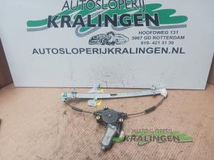 Gebruikte Ruitmechaniek 4Deurs links-voor Kia Rio II (DE) 1.4 16V Prijs € 24,99 Margeregeling aangeboden door Autosloperij Kralingen B.V.