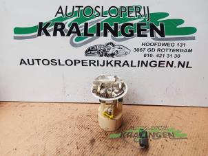 Gebruikte Benzinepomp Renault Clio II (BB/CB) 1.4 Prijs € 24,99 Margeregeling aangeboden door Autosloperij Kralingen B.V.