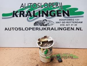 Gebruikte Benzinepomp Renault Twingo (C06) Prijs € 19,99 Margeregeling aangeboden door Autosloperij Kralingen B.V.