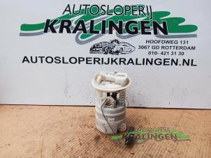 Gebruikte Benzinepomp Renault Clio II (BB/CB) 1.2 16V Prijs € 49,99 Margeregeling aangeboden door Autosloperij Kralingen B.V.