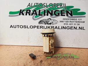 Gebruikte Benzinepomp Peugeot 406 Coupé (8C) 2.9 V6 24V Prijs € 19,99 Margeregeling aangeboden door Autosloperij Kralingen B.V.