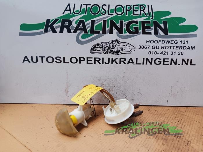 Gebruikte Benzinepomp Volkswagen Passat (3B2) 1.8 20V Prijs € 34,99 Margeregeling aangeboden door Autosloperij Kralingen B.V.