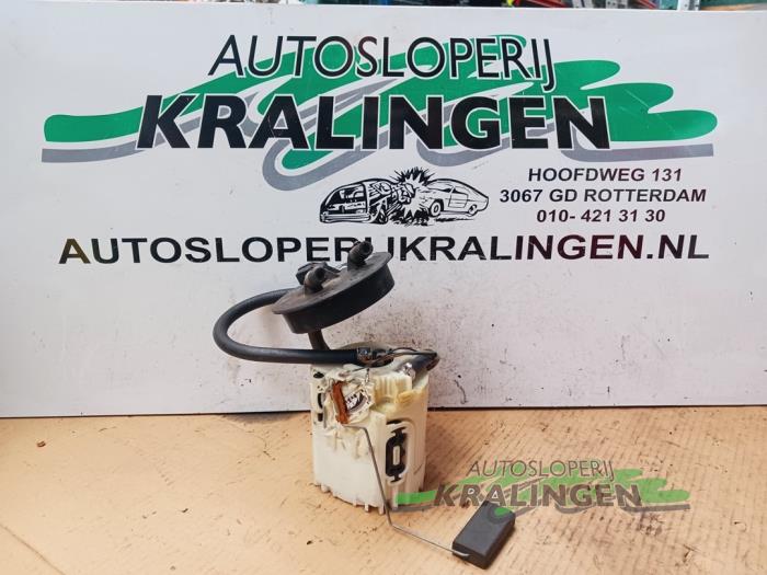 Gebruikte Benzinepomp Volkswagen Vento (1H2) 1.8 i Prijs € 24,99 Margeregeling aangeboden door Autosloperij Kralingen B.V.