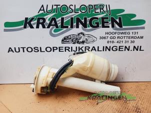 Gebruikte Benzinepomp Audi A8 (D2) 3.7 32V Prijs € 249,99 Margeregeling aangeboden door Autosloperij Kralingen B.V.