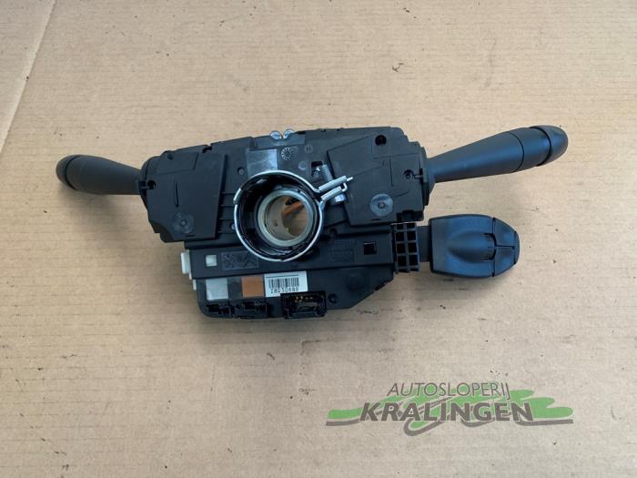 Combischakelaar Stuurkolom van een Peugeot 208 I (CA/CC/CK/CL) 1.2 Vti 12V PureTech 82 2013
