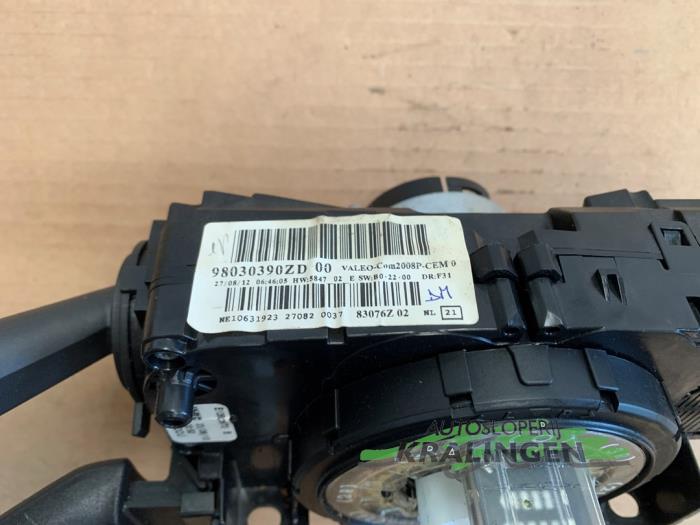 Combischakelaar Stuurkolom van een Peugeot 208 I (CA/CC/CK/CL) 1.2 Vti 12V PureTech 82 2013