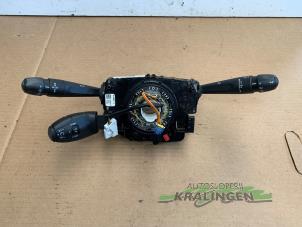 Gebruikte Licht + Raw Schakelaar Peugeot 208 I (CA/CC/CK/CL) 1.2 Vti 12V PureTech 82 Prijs € 49,99 Margeregeling aangeboden door Autosloperij Kralingen B.V.