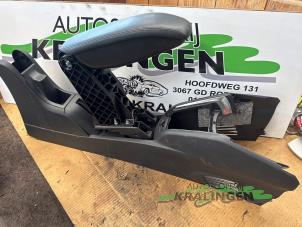 Gebruikte Armleuning Peugeot 208 I (CA/CC/CK/CL) 1.2 Vti 12V PureTech 82 Prijs € 99,99 Margeregeling aangeboden door Autosloperij Kralingen B.V.