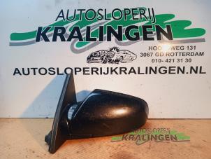 Gebruikte Buitenspiegel links Opel Omega B Caravan (21/22/23) 2.5 DTI 24V Prijs op aanvraag aangeboden door Autosloperij Kralingen B.V.