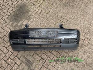 Gebruikte Voorbumper Volkswagen Golf IV (1J1) 1.6 Prijs € 49,98 Margeregeling aangeboden door Autosloperij Kralingen B.V.