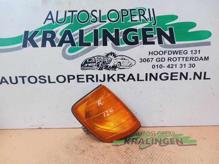 Richtingaanwijzer rechts van een Mercedes-Benz E (W124)  1991