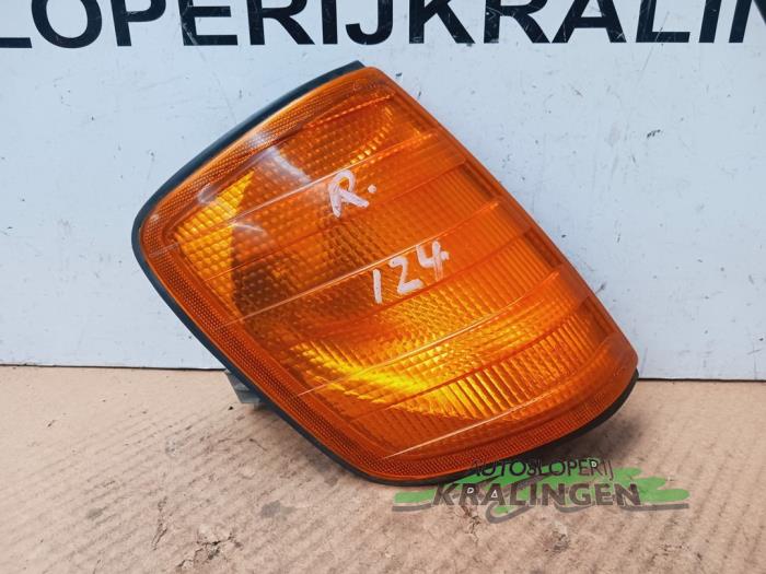 Richtingaanwijzer rechts van een Mercedes-Benz E (W124)  1991