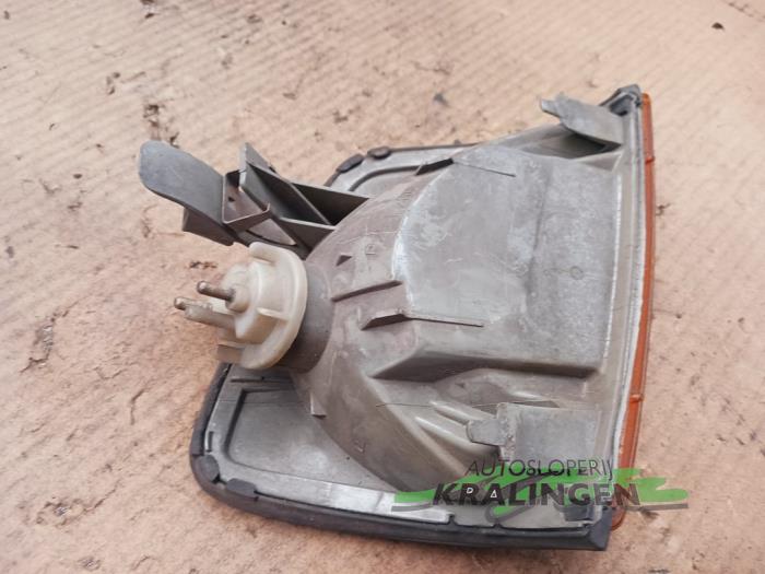 Richtingaanwijzer rechts van een Mercedes-Benz E (W124)  1991