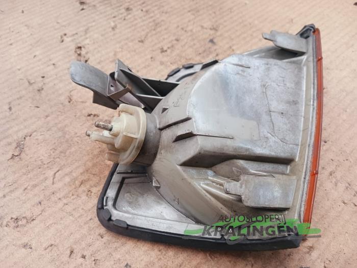 Richtingaanwijzer rechts van een Mercedes-Benz E (W124)  1991