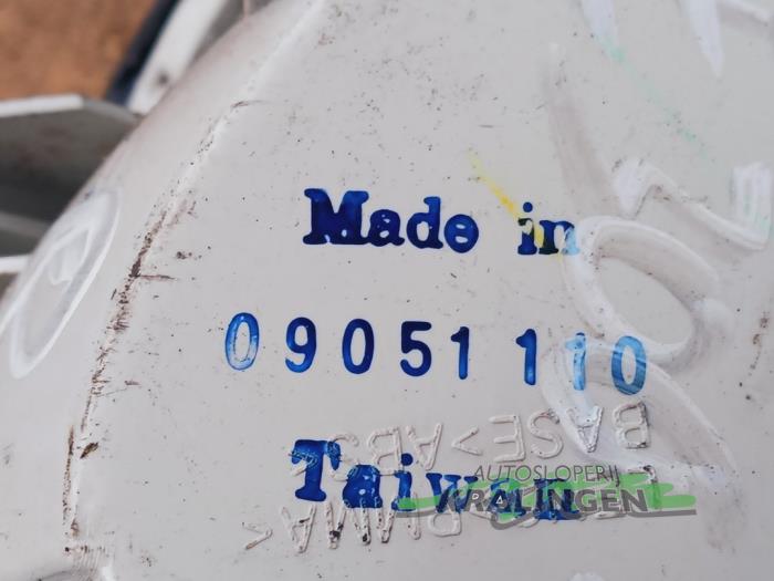 Richtingaanwijzer rechts van een Mercedes-Benz E (W124) 2.0 200 E 1992